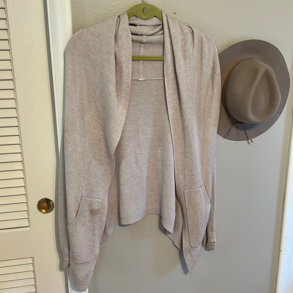 Reversible Lululemon shrug